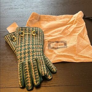 Gucci Women's Green Houndstooth Gloves